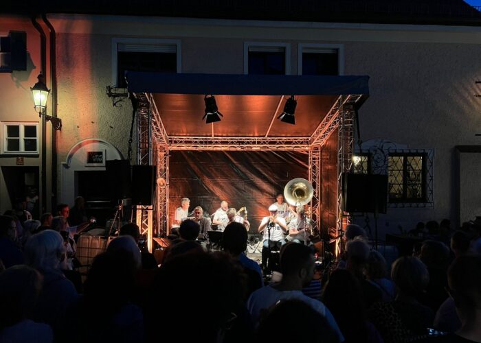 Publikumsnahe Straßenjazz-Szene in Dachau 2024